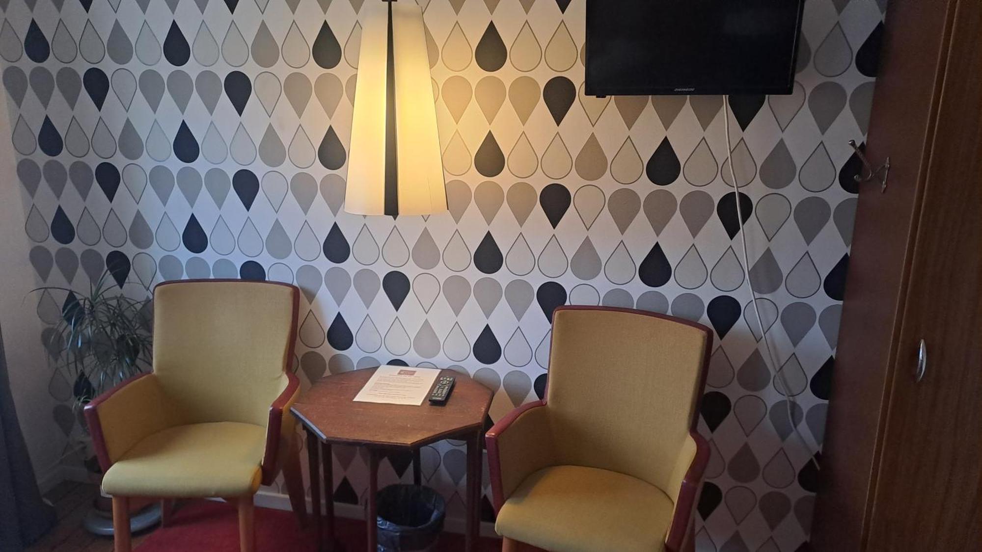 לנדסקרונה Sveriges Minsta Hotell! Hotel Gruyere מראה חיצוני תמונה